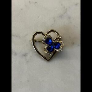 Vintage 90's Y2K Elegant Heart-Shaped Shamrock Brooch with Blue Gems